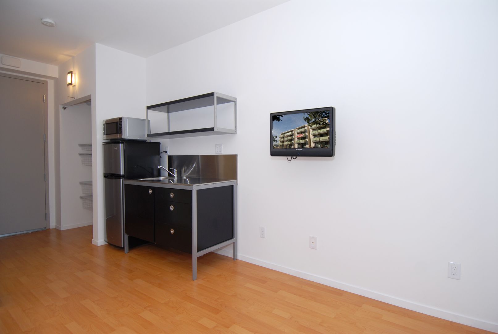 PASADENA Apartment: 1299 E. GREEN STREET