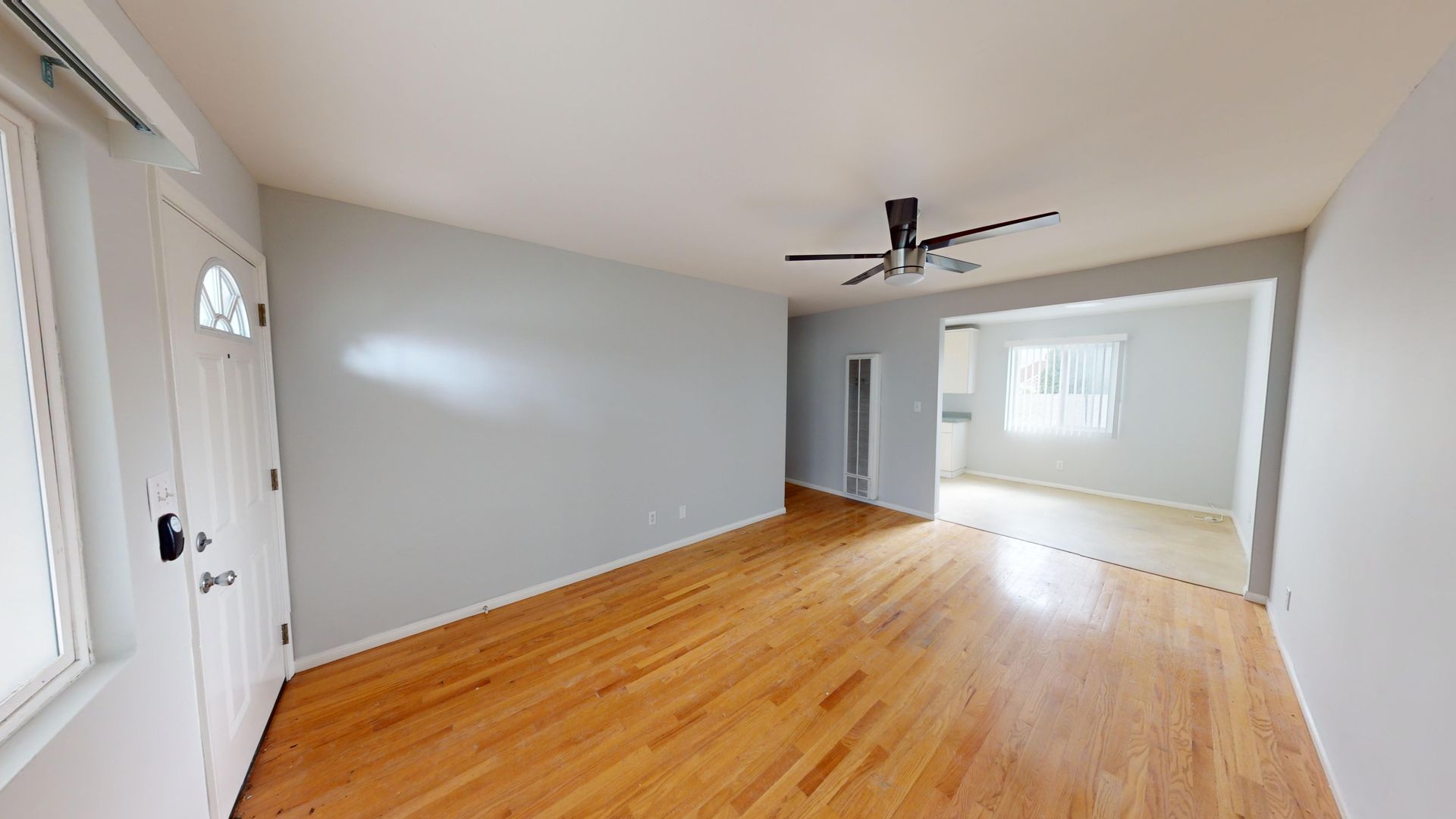 Los Angeles Apartment: 627 Belmont Avenue,