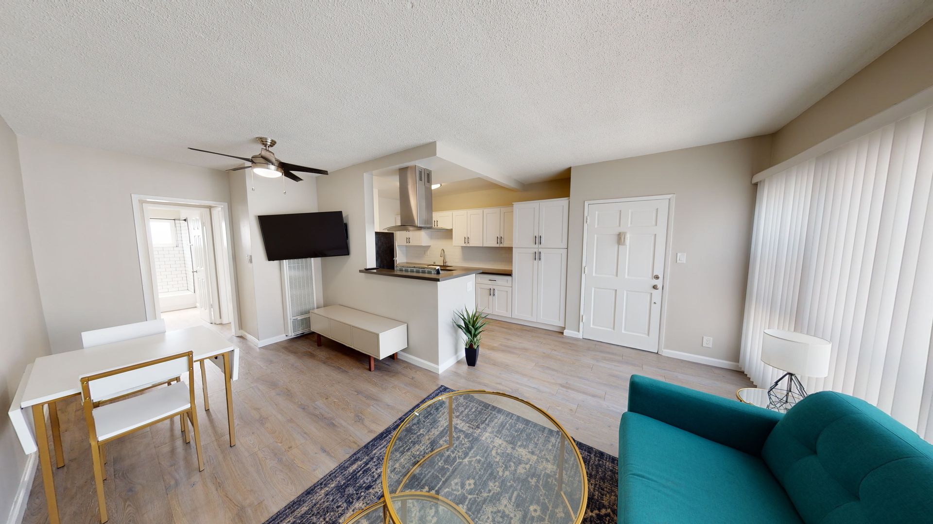 LOS ANGELES Apartment: 6520 & 6530 DE LONGPRE AVE.