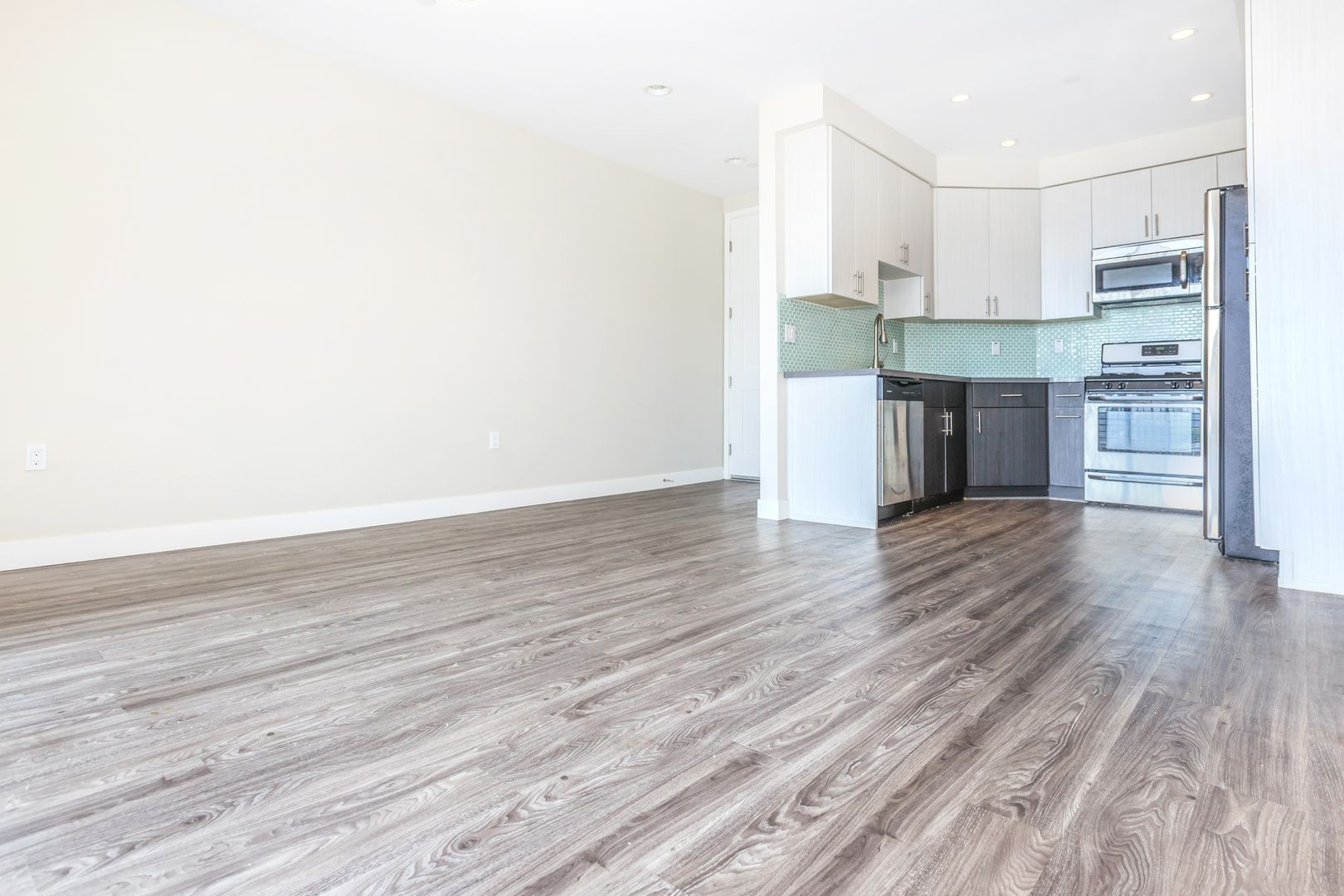 NORTH HOLLYWOOD Apartment: 11055 CUMPSTON ST.