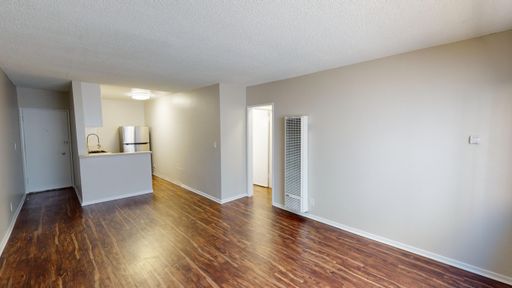 Wonderful One Bedroom Available Near McArthur Park! – photo 1