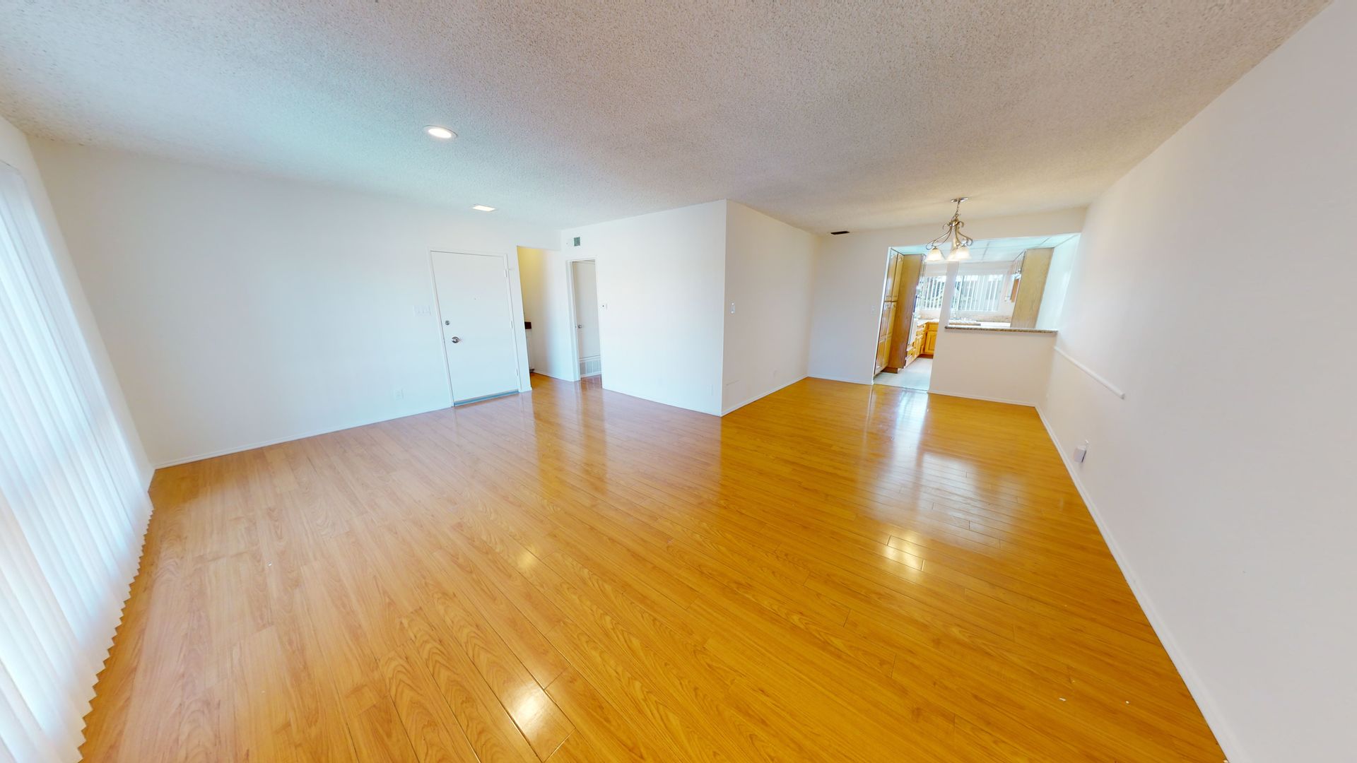 Encino Apartment: 5150 Yarmouth Avenue
