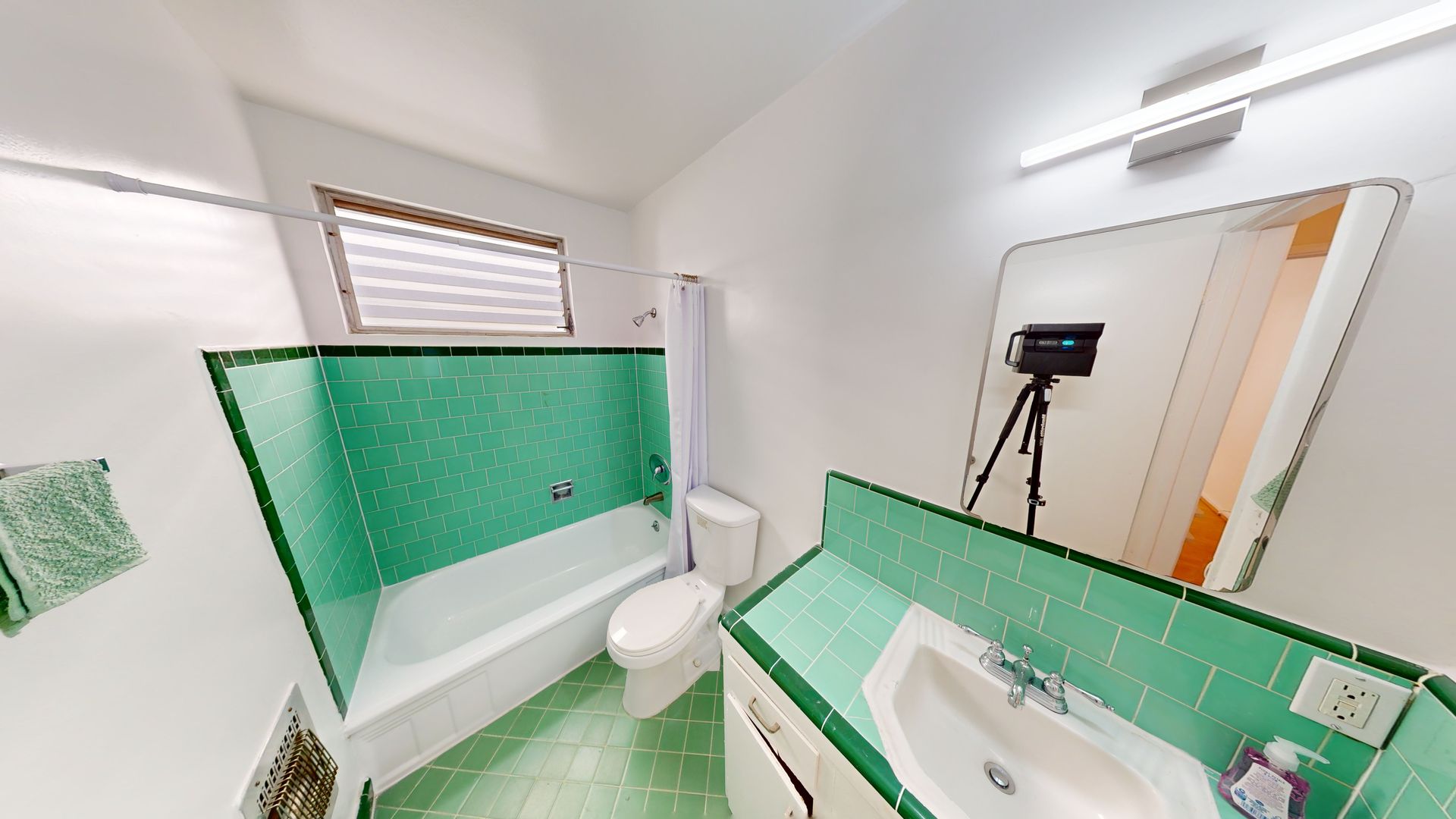 West Hollywood Apartment: 1042 North Stanley Avenue