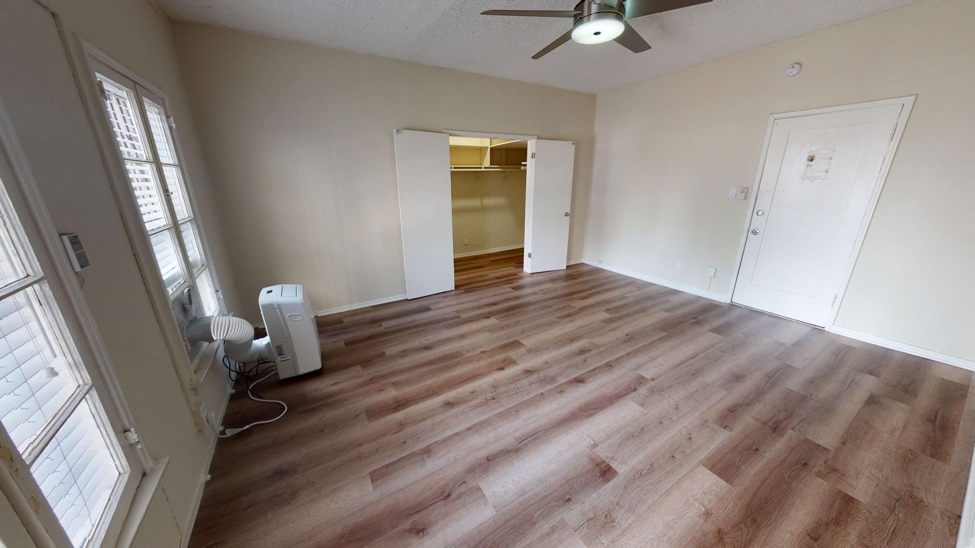 LOS ANGELES Apartment: 1006 S. ORANGE DR.