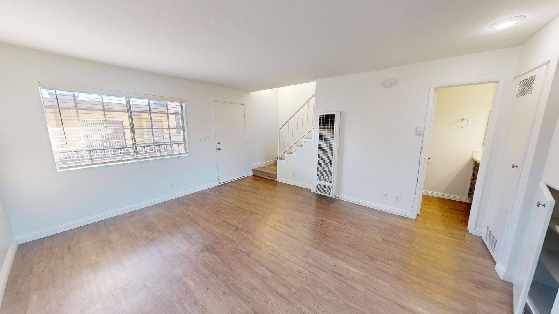 Inglewood Apartment: 822 Myrtle Avenue