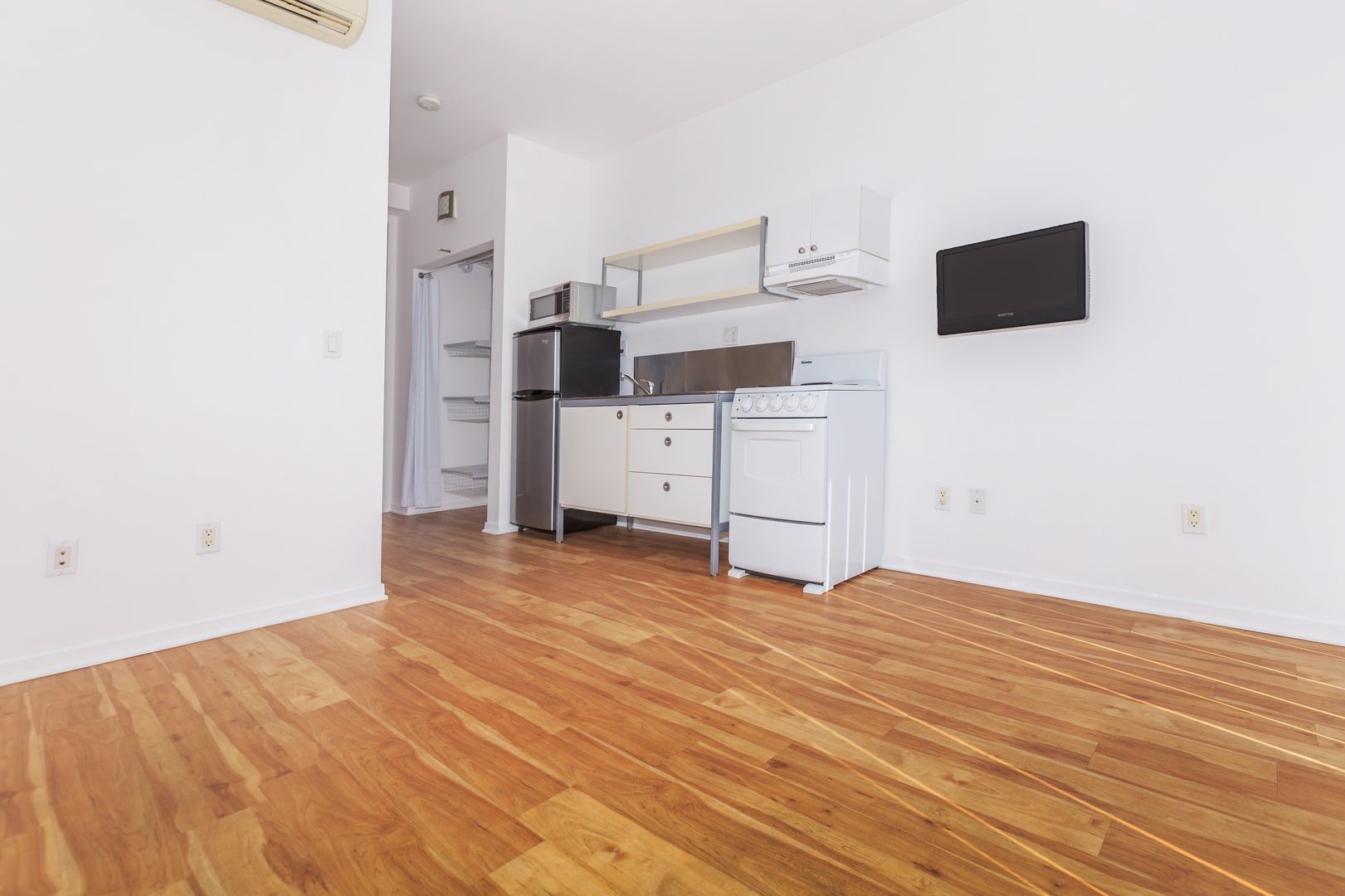 PASADENA Apartment: 1299 E. GREEN STREET