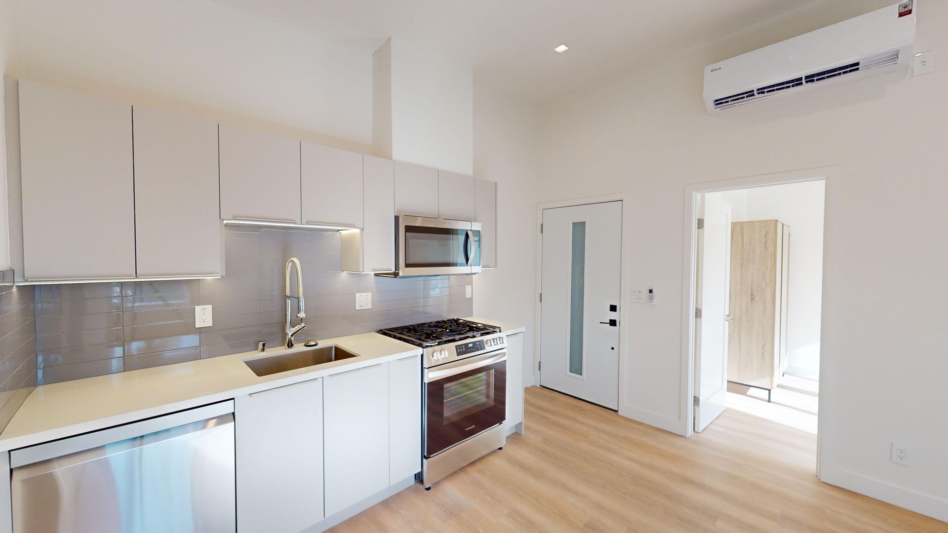 Los Angeles Apartment: 1770 El Cerrito Place