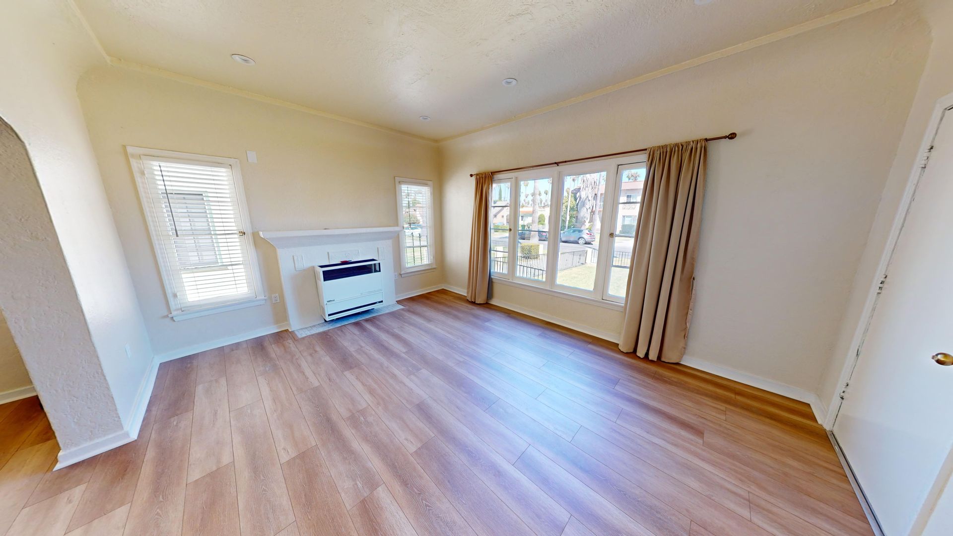 Los Angeles Apartment: 4721 10th Street