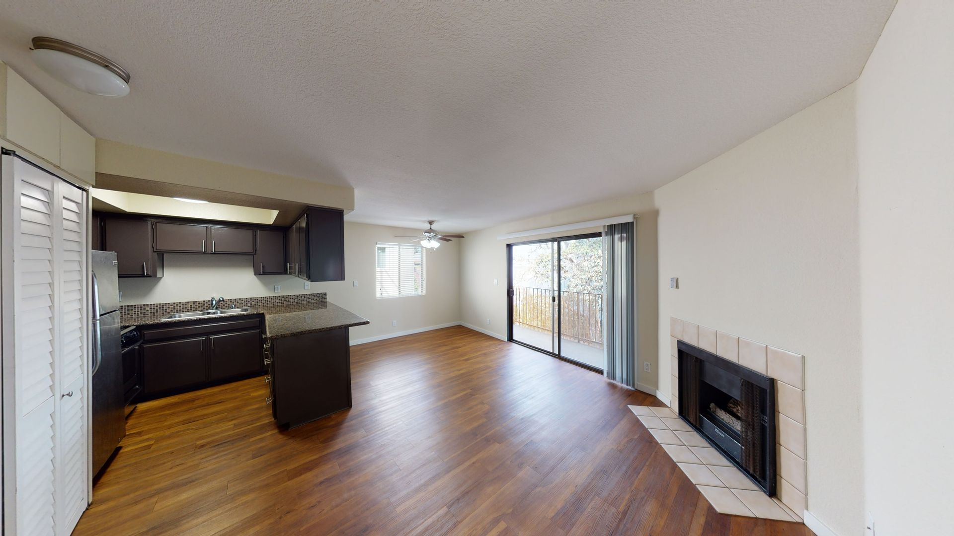 LOS ANGELES Apartment: 3974 MOORE ST.