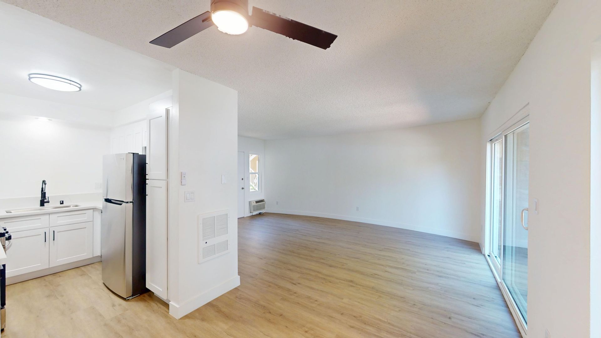 Van Nuys Apartment: 7503 Hazeltine Avenue,