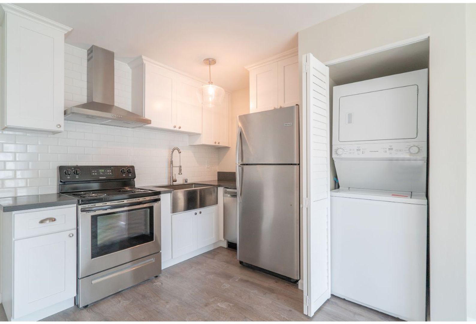 LOS ANGELES Apartment: 2155 BELLEVUE AVE.,