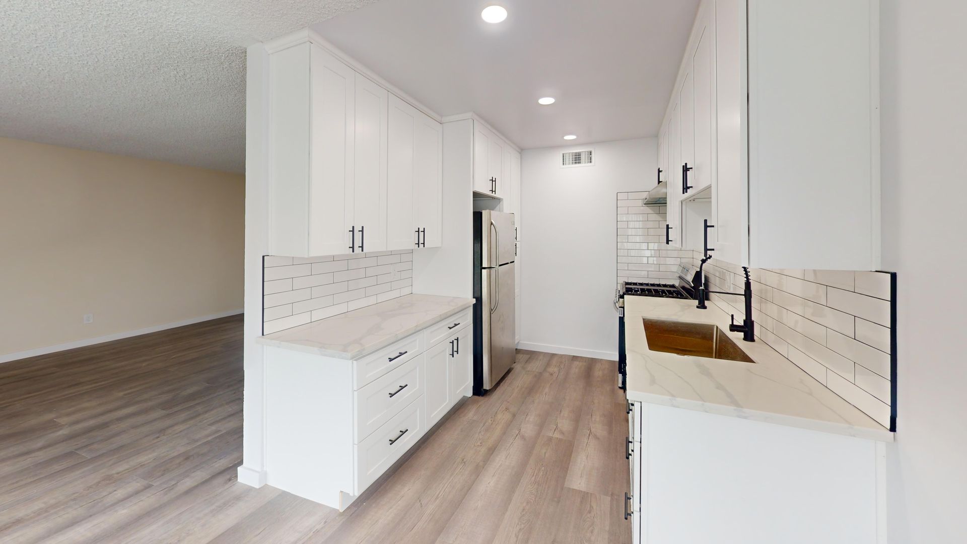 Inglewood Apartment: 621 South Osage Avenue