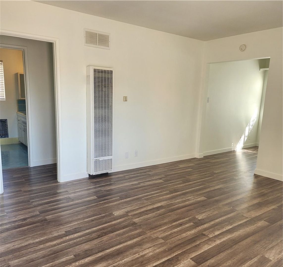 Los Angeles Apartment: 7106 Flight Avenue