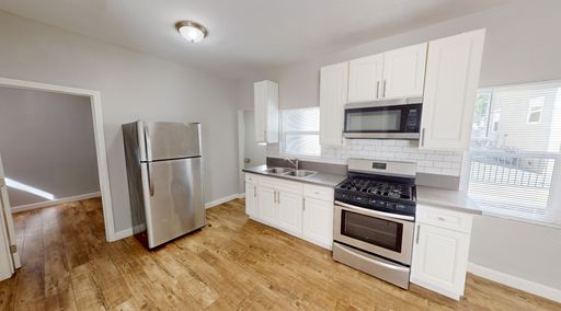 Beautiful 1 Bed Unit Available! – photo 1