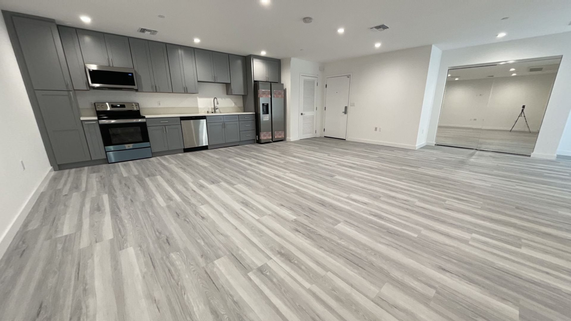 CANOGA PARK Apartment: 7043 JORDAN AVE