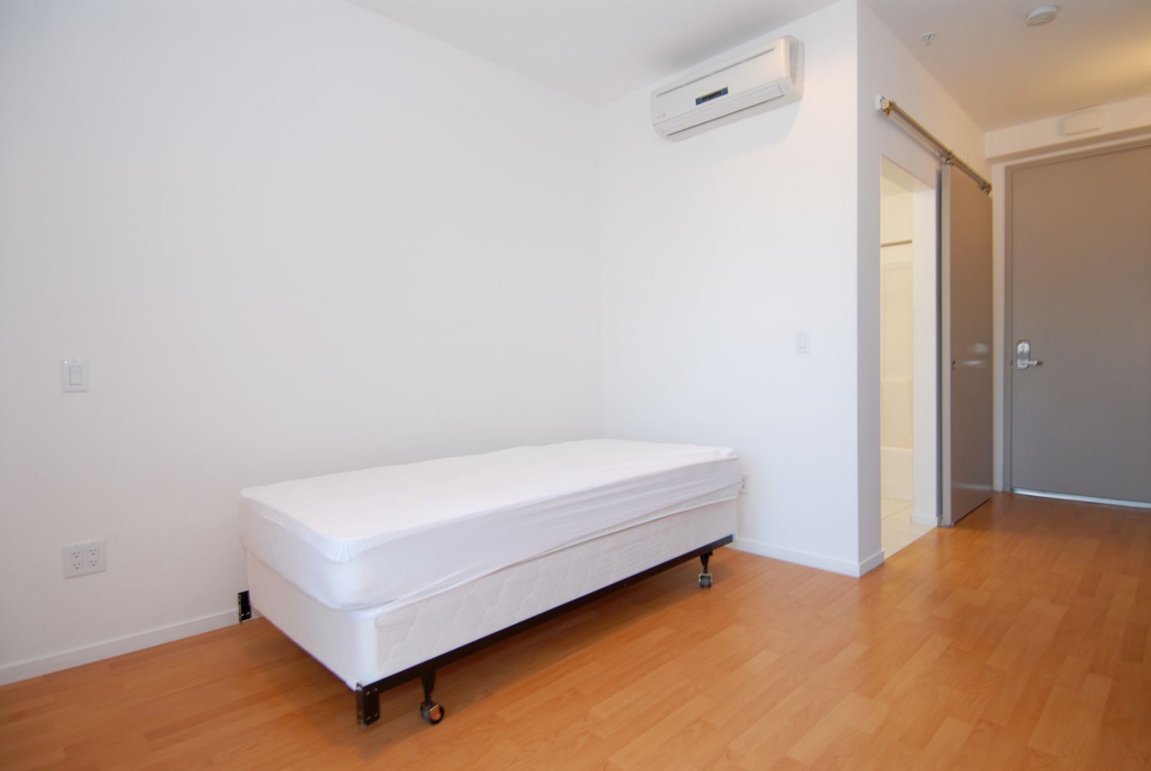 PASADENA Apartment: 1299 E. GREEN STREET