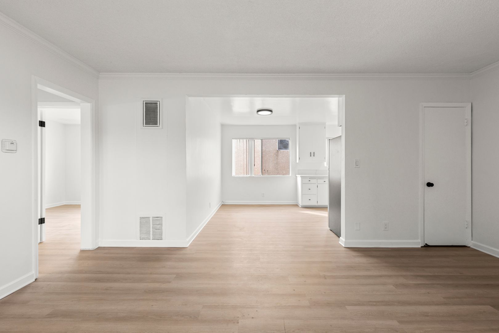 WINNETKA Apartment: 20404 COHASSET ST.,