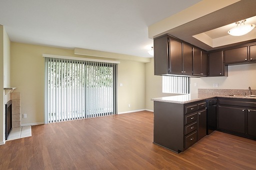 FREE RENT!! Beautiful 2 Bedroom & 2 Bath Near Culver City!!! – photo 1
