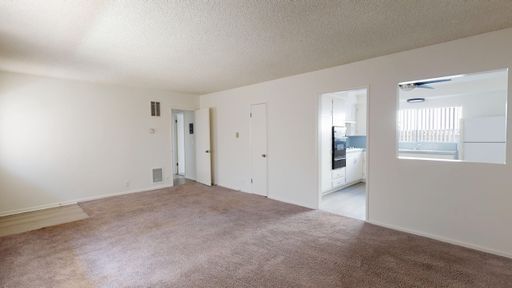 Charming 2 bedroom Apartment in Montrose!!