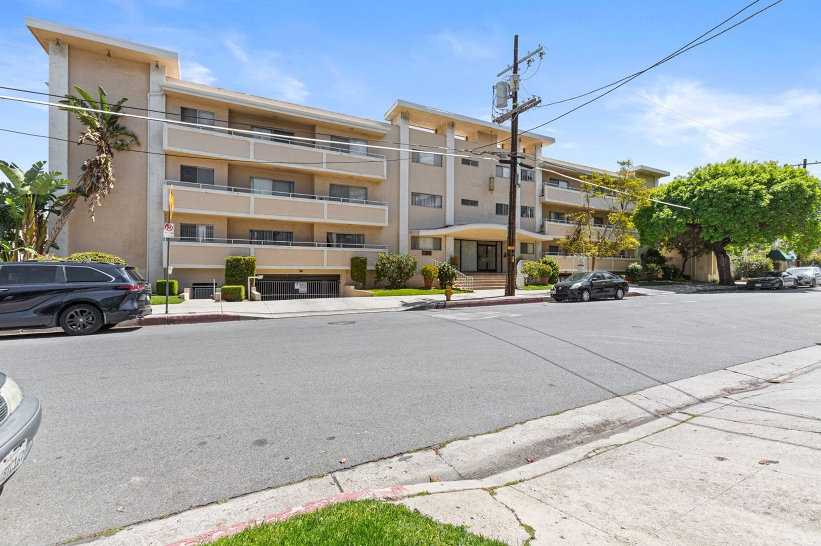 Encino Apartment: 5150 Yarmouth Avenue