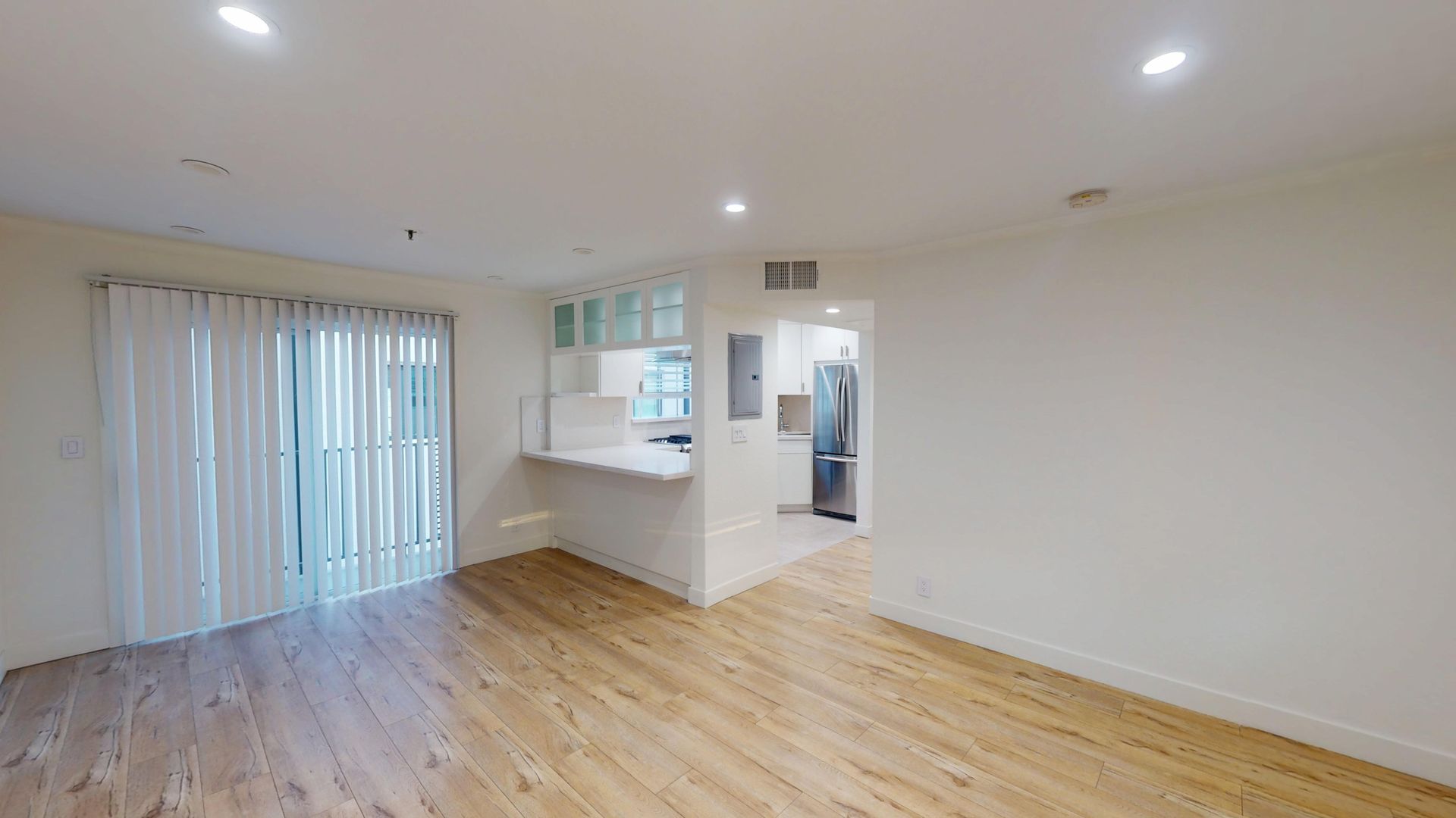 Los Angeles Apartment: 6543 Franklin Avenue
