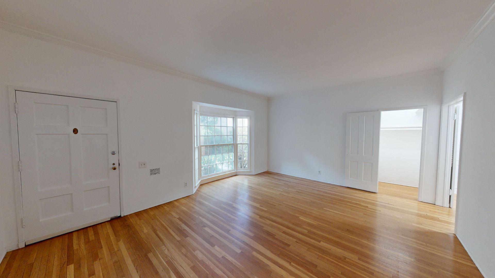 Los Angeles Apartment: 120 South Sweetzer Avenue