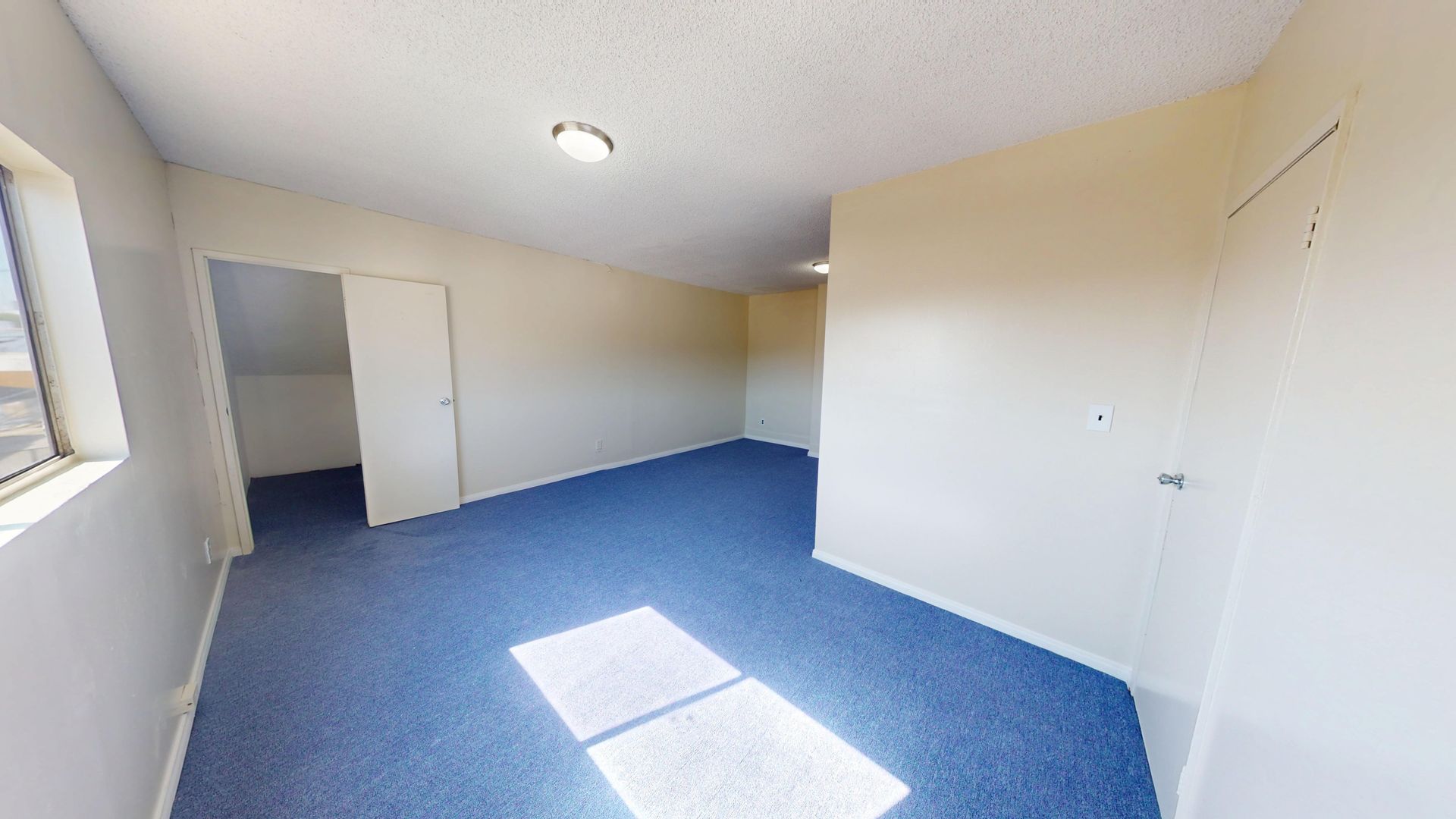 Los Angeles Apartment: 116 North Lake Street