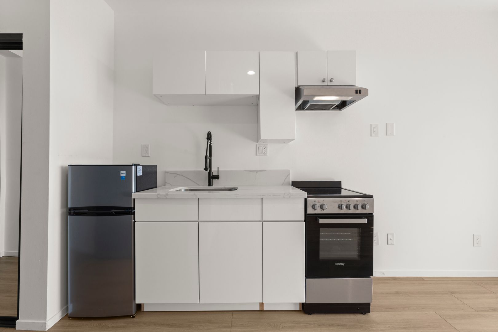 PASADENA Apartment: 1299 E. GREEN STREET