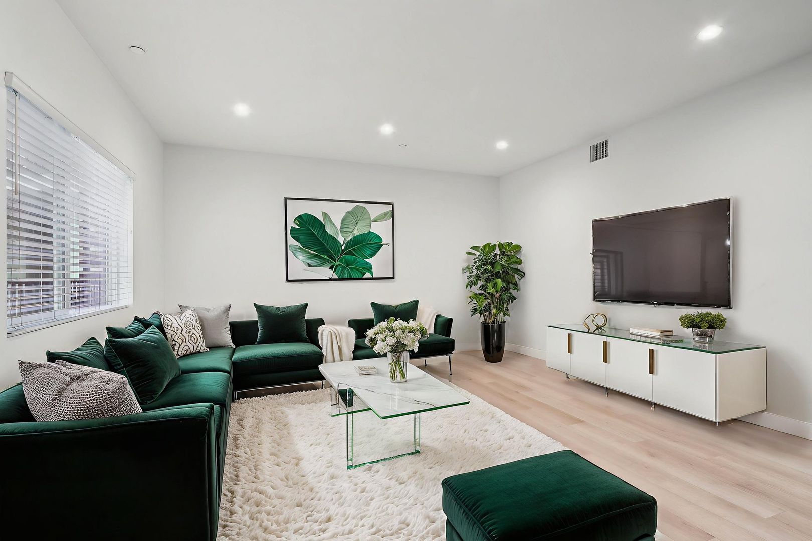 CANOGA PARK Apartment: 7043 JORDAN AVE