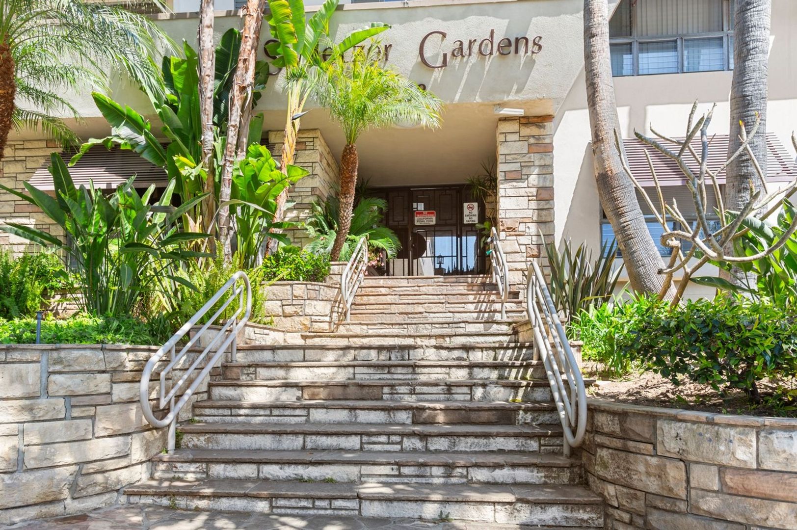 West Hollywood Apartment: 1258 North Sweetzer Avenue