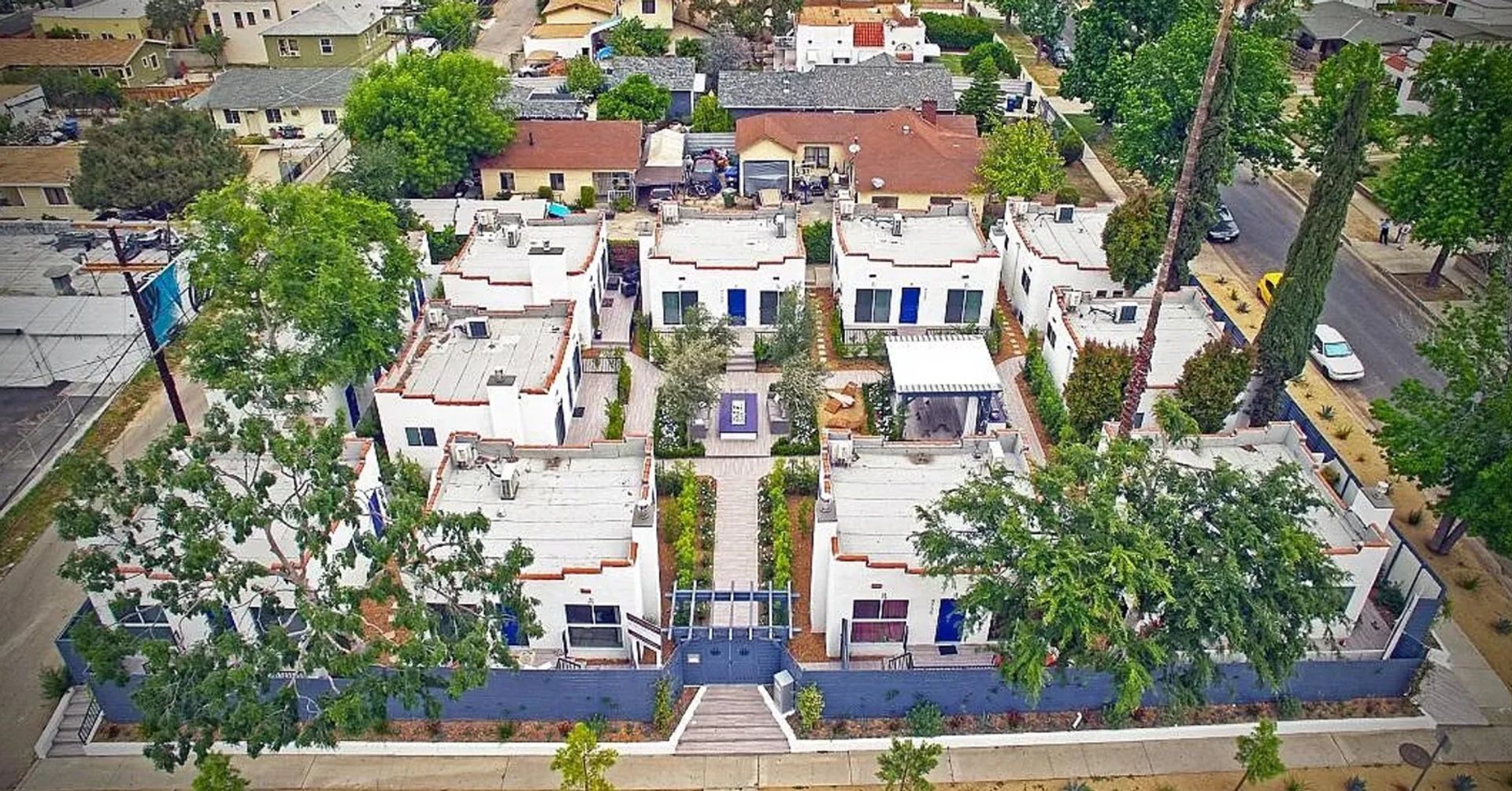 Los Angeles Apartment: 1405 Armadale Avenue