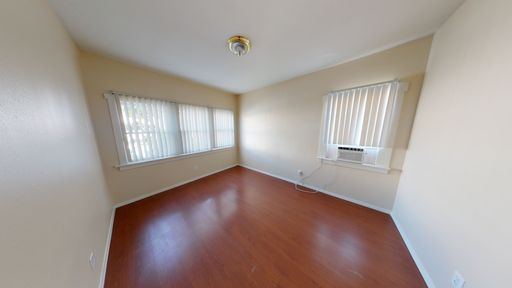 Stylish 1 bedroom 1 bath +den in South Pasadena!