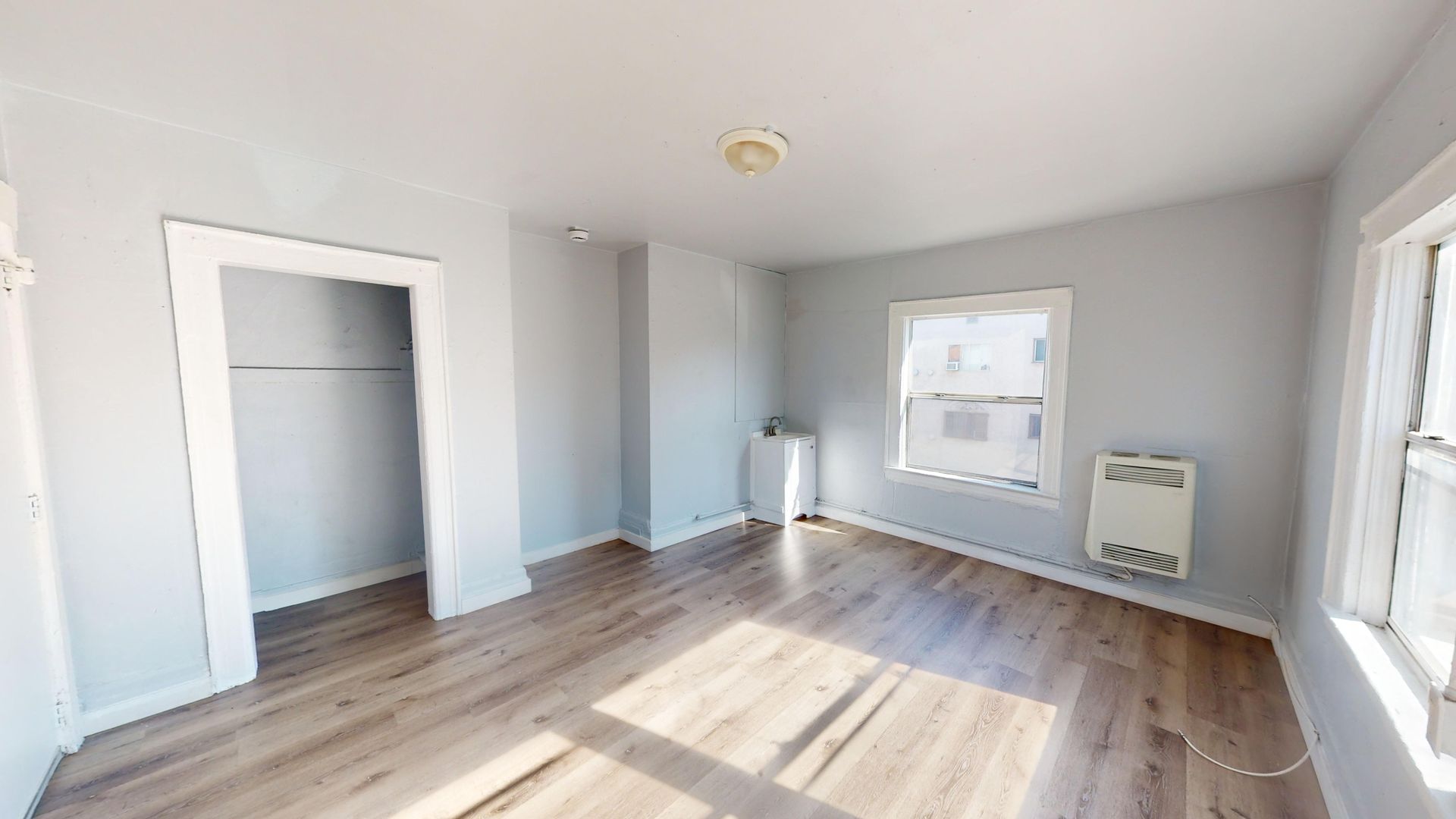 LOS ANGELES Apartment: 2033 E. 4TH STREET