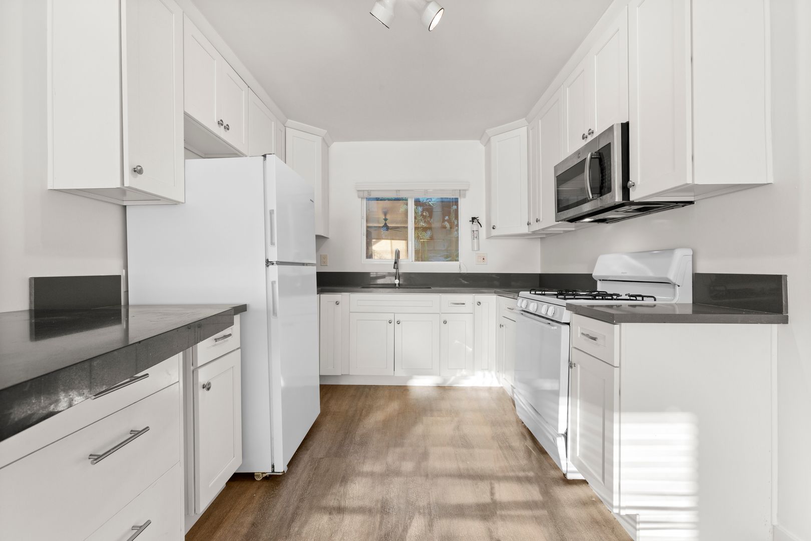 INGLEWOOD Apartment: 616 KEW ST.,