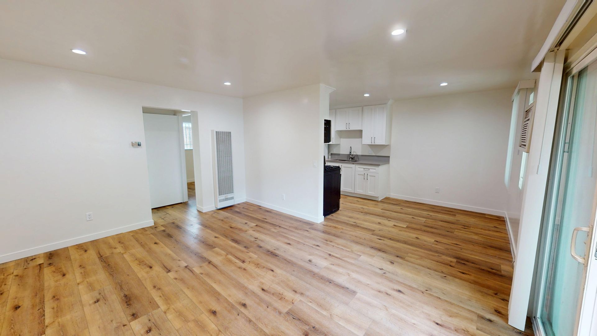 Los Angeles Apartment: 2854 Rowena Avenue