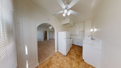 Single classic charm with a homey feel in South Pasadena!