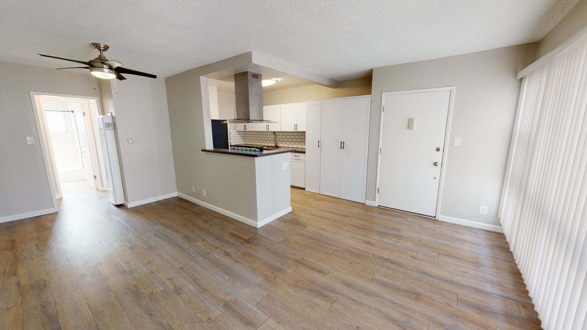 LOS ANGELES Apartment: 6520 & 6530 DE LONGPRE AVE.