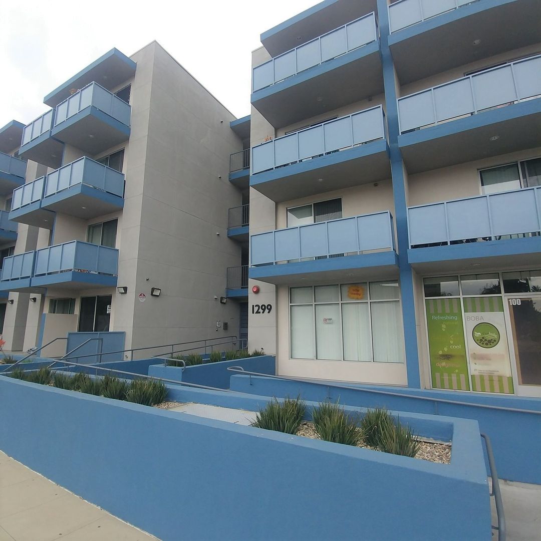 PASADENA Apartment: 1299 E. GREEN STREET