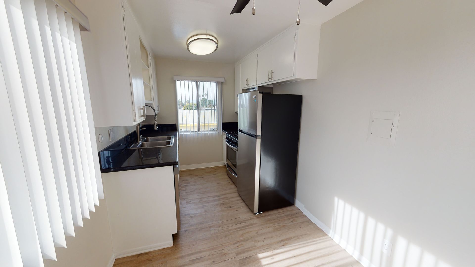 LOS ANGELES Apartment: 625 N. SYCAMORE AVE.