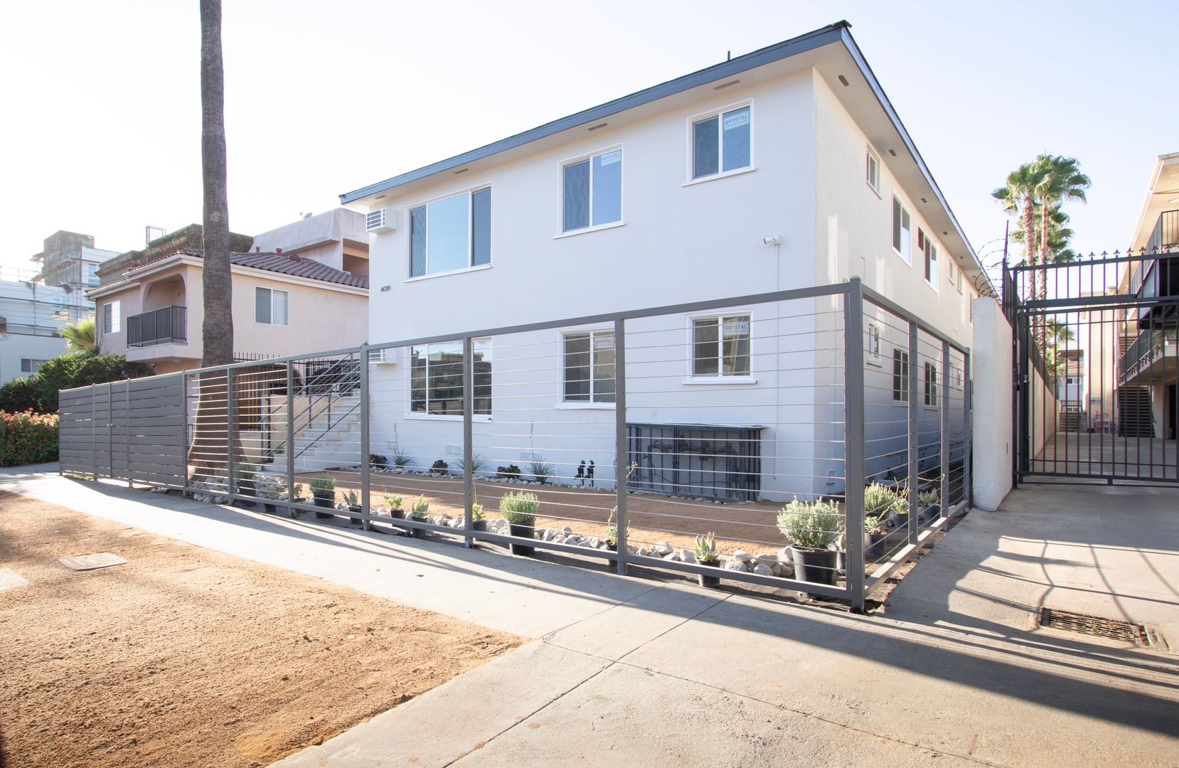 Los Angeles Apartment: 4019 Oakwood Avenue