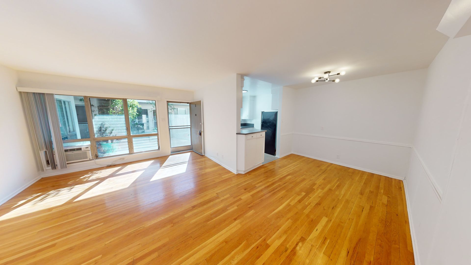 West Hollywood Apartment: 1258 North Sweetzer Avenue