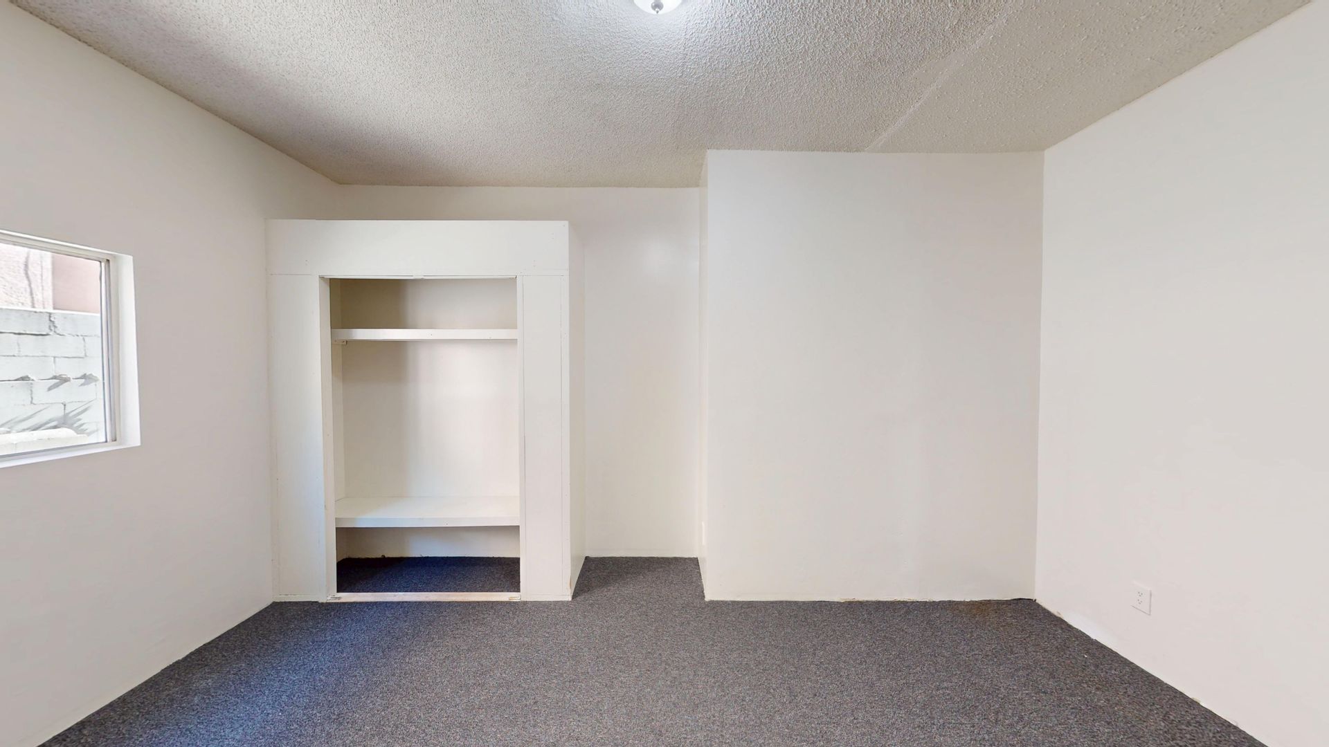 Los Angeles Apartment: 116 North Lake Street