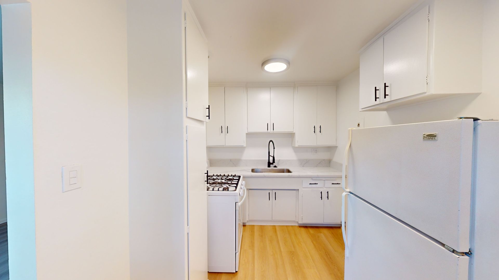 West Hollywood Apartment: 1001 North Gardner Street