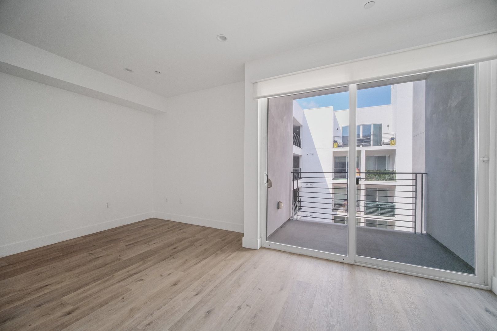 North Hollywood Apartment: 5525 Case Avenue