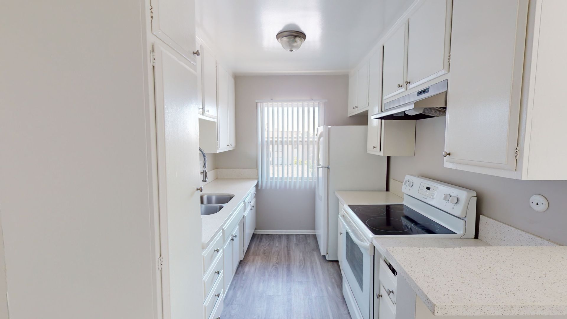 INGLEWOOD Apartment: 826 S. OSAGE AVE.