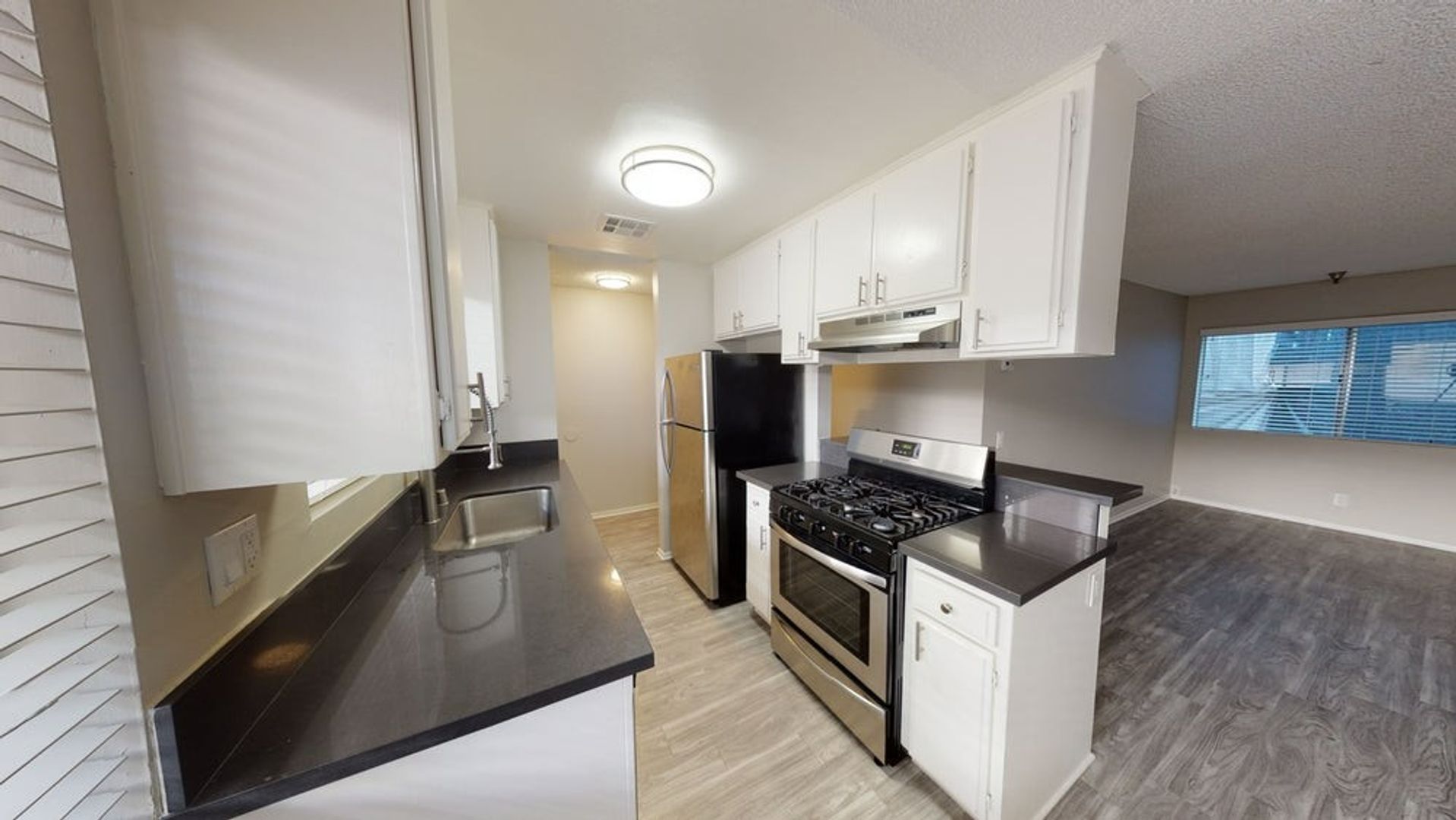 NORTH HOLLYWOOD Apartment: 12617 OXNARD STREET