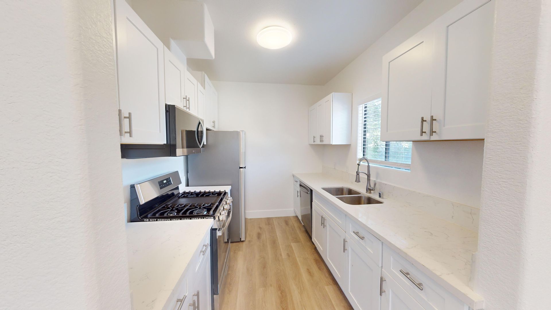 Van Nuys Apartment: 5804 Woodman Avenue