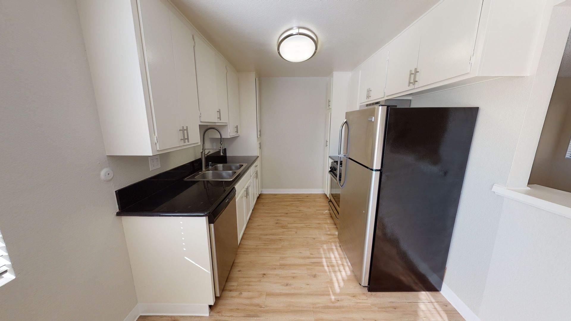 LOS ANGELES Apartment: 625 N. SYCAMORE AVE.