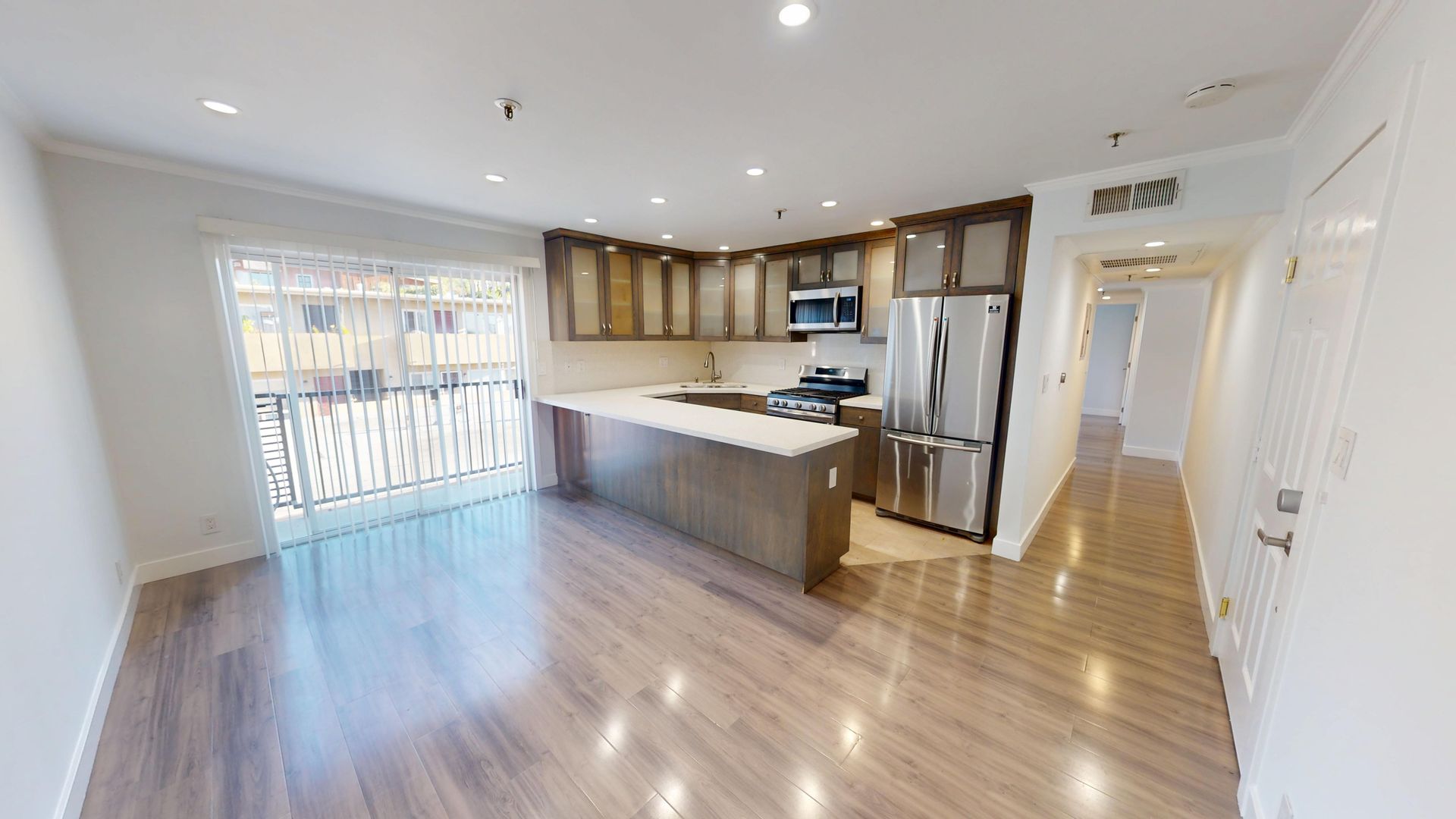 Los Angeles Apartment: 6543 Franklin Avenue