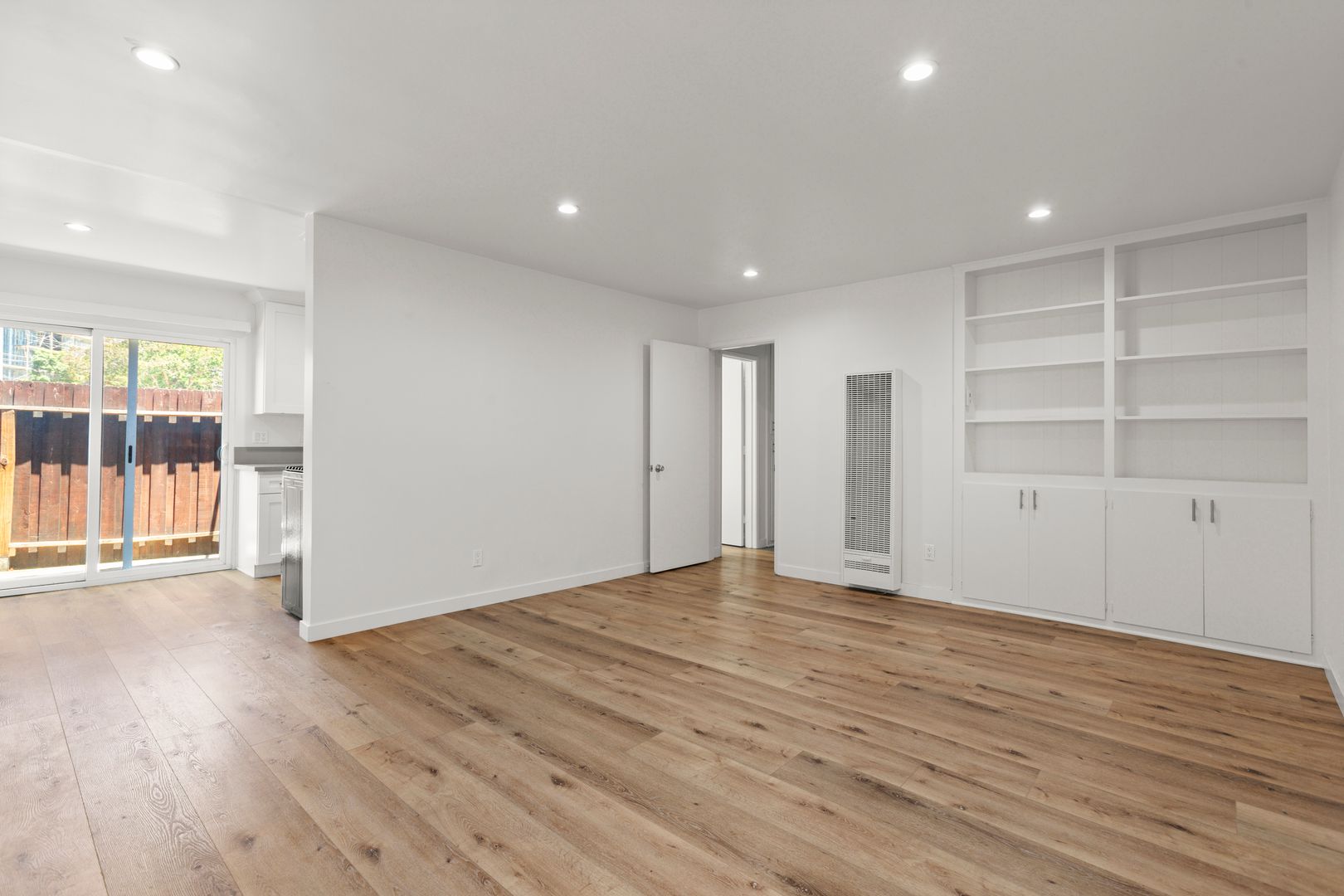 Los Angeles Apartment: 2854 Rowena Avenue